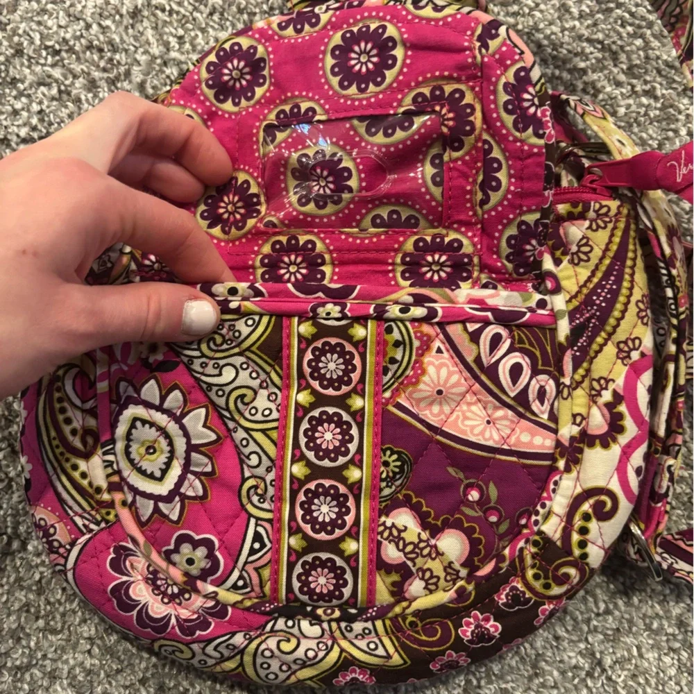 Very Berry Paisley Vera Bradley Pink Crossbody Bag Like New - Picture 5 of 6